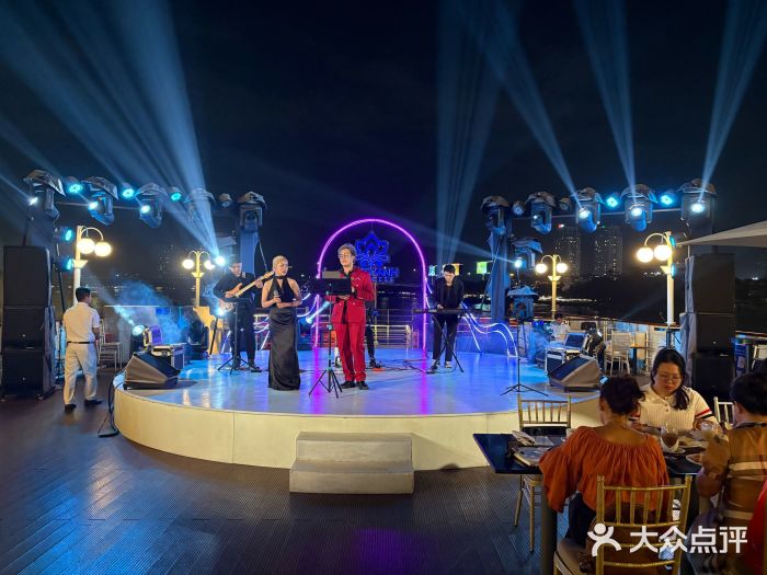 西贡河游船图片
