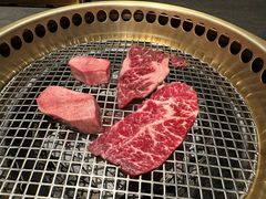 -铭牛烧肉·和牛海鲜自助(高新月牙湖店)