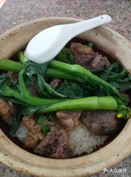 牛肉排骨煲仔饭