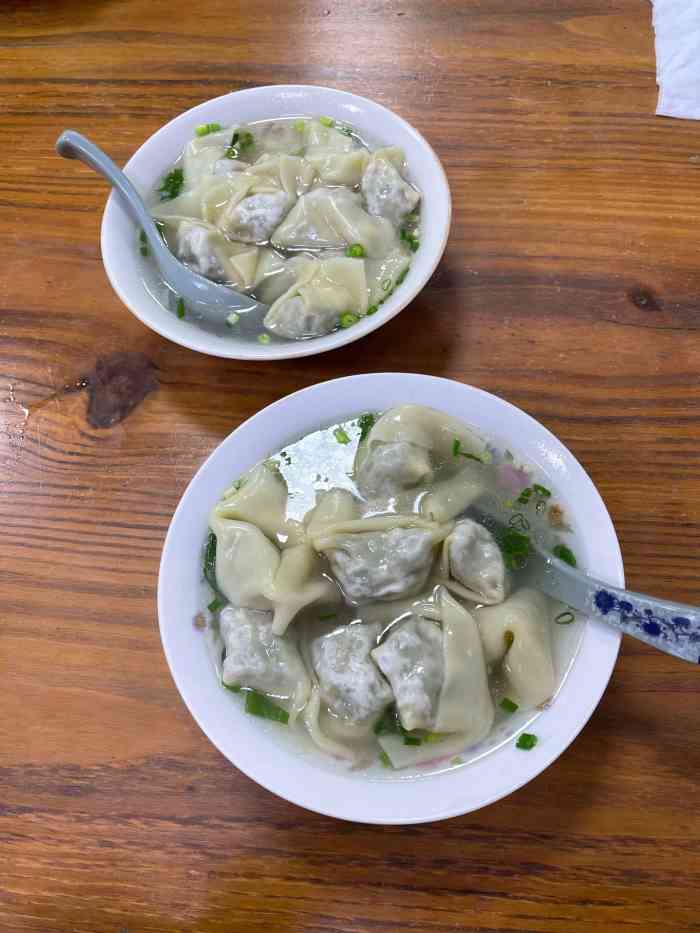 王大妈面馆-"南浔景区内的一家面馆人超级多 恰好有人.