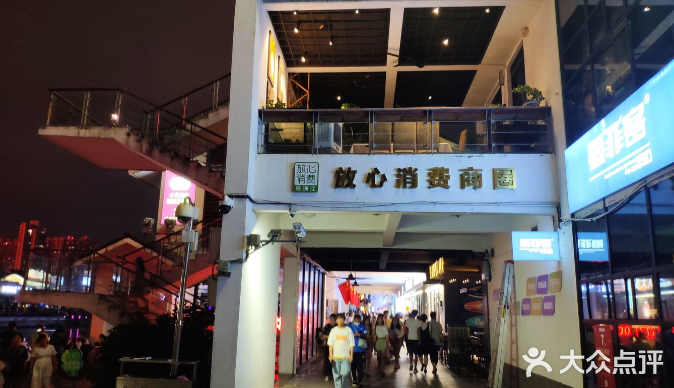 尤其是图一图二的石拱桥，他既可以行驶车辆又可以观光步行