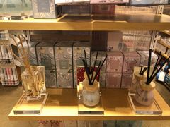-名创优品(北京新中关购物中心地铁层店)