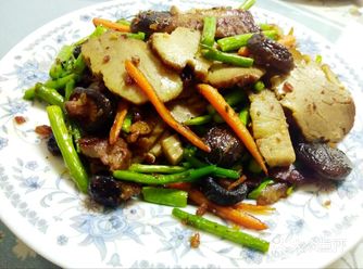 自制叉烧炒芦笋香菇胡萝卜