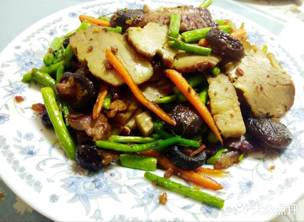 自制叉烧炒芦笋香菇胡萝卜