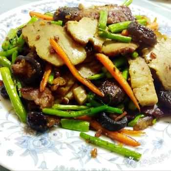 自制叉烧炒芦笋香菇胡萝卜