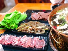 -果松木炭酸菜铜火锅·外婆参鸡汤