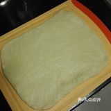 造型有点小尴尬的大理石花纹豆沙吐司[害羞]