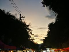 -周日夜市