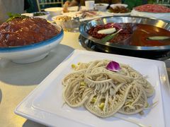 -茅草房·河畔园林火锅