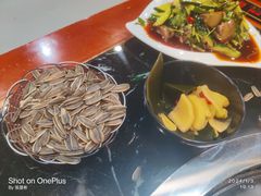 -袁小二大东北铁锅炖(吉祥村总部)