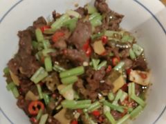 -帅巴人舅母子腊蹄民俗村