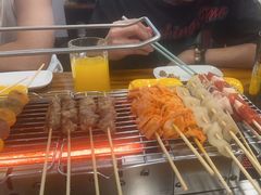-哈尔滨小酒馆·鲜肉现穿自助烧烤(康新花园店)