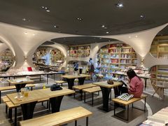 -钟书阁(珍园店)