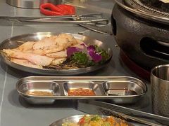 -围炉肉舍•炭烤活鳗•丹东海鲜烤肉(步行街店)