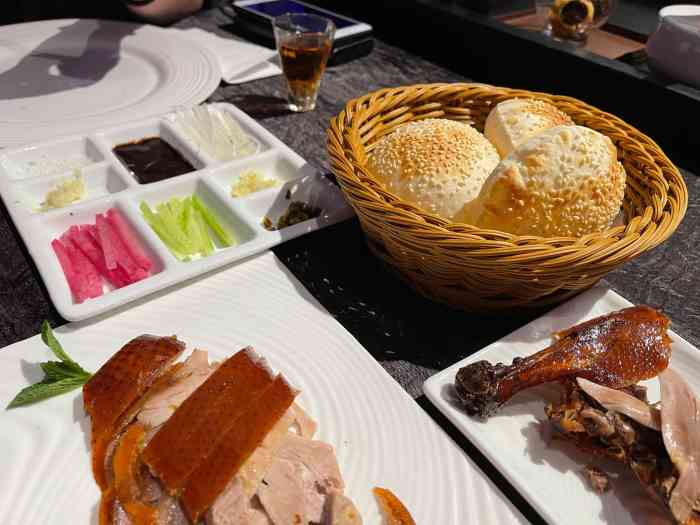 大董烤鸭中国意境菜在北京以烤鸭酥不腻的配方赢取资深美食家好口碑而