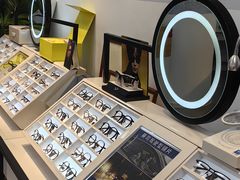 -天空之镜眼镜店蔡司依视路配镜授权零售店(望京颐堤港店)