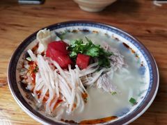 -巍山𤆵肉饵丝