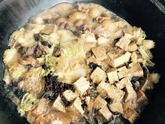 -粘豆包柴火铁锅炖