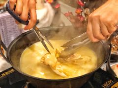 -鲜入围煮花胶鸡海鲜火锅