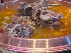 -虾弄弄海派小龙虾·牛羊蝎子火锅