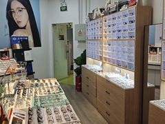 -天空之镜眼镜店蔡司依视路配镜授权零售店(望京颐堤港店)