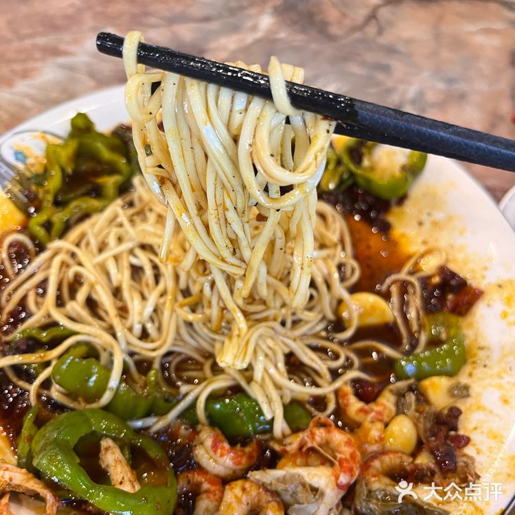 这家小龙虾真不愧是排队王…