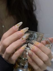 -花岐款式专研健康美甲沙龙