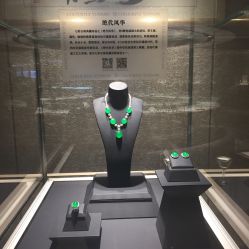 -北京七彩云南翡翠珠宝旗舰店(月坛店)