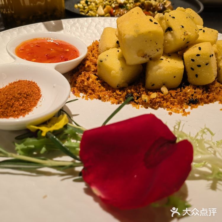 其实感觉是融合餐厅。京酱肉丝对小朋友比较友好