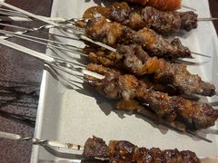 -三个大叔烤羊肉串·歌手驻唱·碳烤鲜肉(西三旗店)