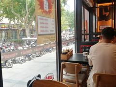 靠窗位-熊吞·大碗丼烧肉饭(西市场嘉华店)