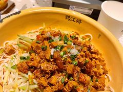 -鹤江桥·红油牛肉粉(SKP店)