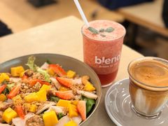 烟熏鸡胸芒果草莓沙拉-blend咖啡部落(车公庙店)