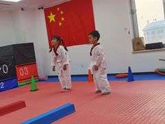 -adidas壹跆运动馆(世纪经贸大厦店)