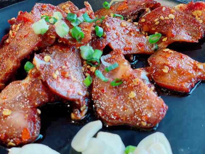 灶门坎卤味烧烤(三里屯店)-"三里屯新开了一家小店,就过来尝尝鲜,老板