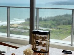 靠窗位-瑰丽酒店·海吧·天际下午茶·现场DJ·天台酒吧