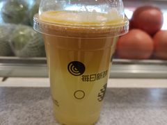 鲜橙雪梨汁-每日新鲜水果吧(黄浦来福士店)