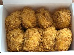 蟹黄风味小贝-鲍师傅糕点(江苏路店)
