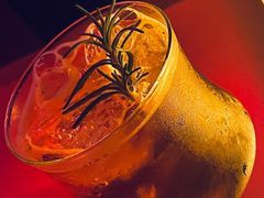 -饮湖威士忌鸡尾酒吧