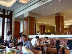 -亚龙湾希尔顿自助餐厅·海鲜·烧烤·沙滩BBQ·现场乐队