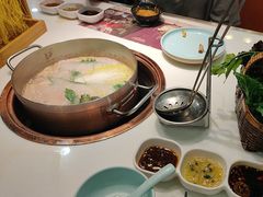 -洪氏嗨捞·猪肚鸡火锅(阳光天地店)