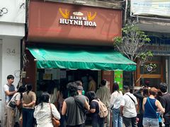 -Bánh Mì Huynh Hoa