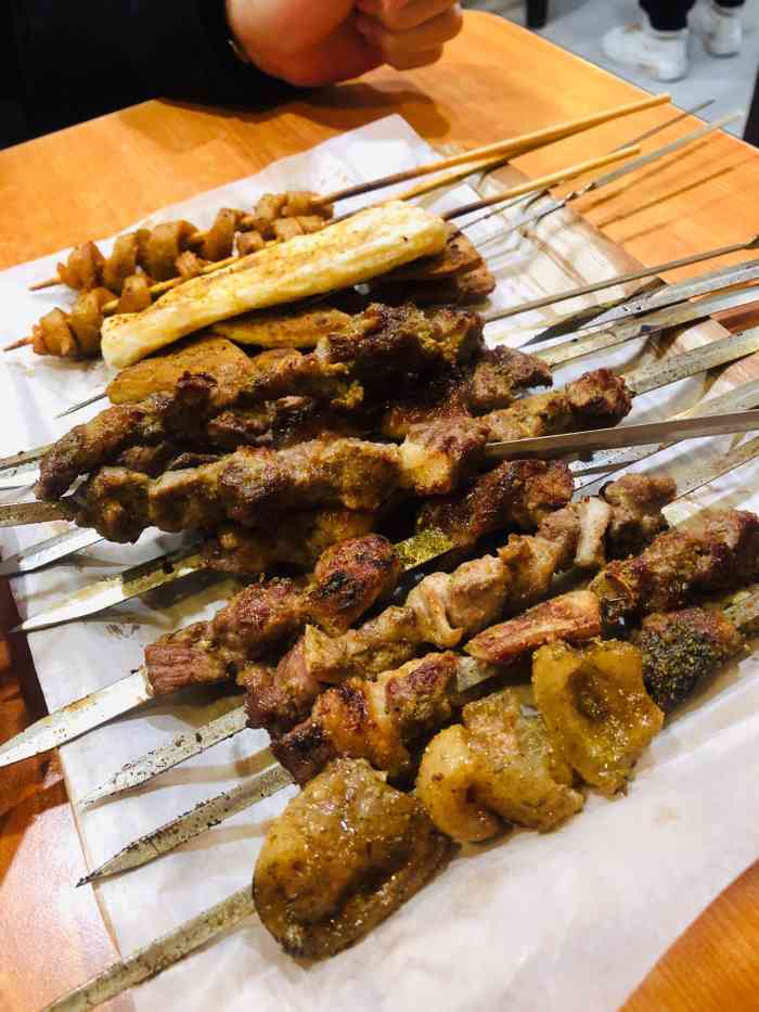 新疆喀什烤肉-"五角场百联又一城后面的小路上 开着一家新.