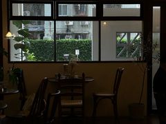 -Café Monson