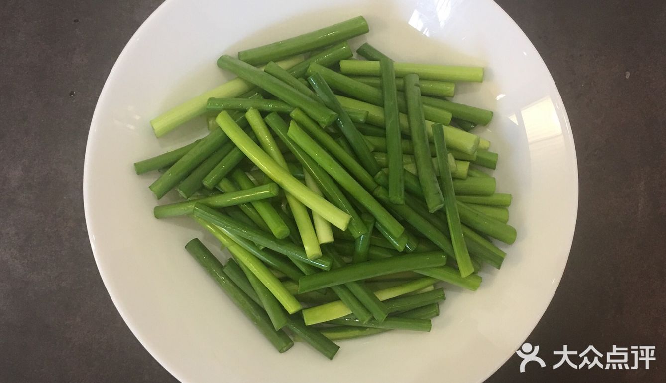 简单粗暴原始做法之清炒蒜苔   