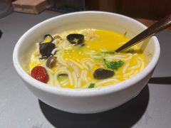 金汤花胶鸡米线-云海肴·汽锅鸡·云南菜(高德置地店)