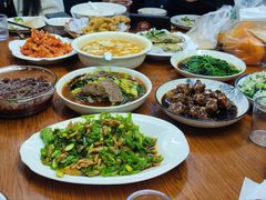 -胡子饮食店