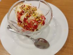 坚果树莓果酱冰淇淋-萨莉亚意式餐厅(深圳北站店)