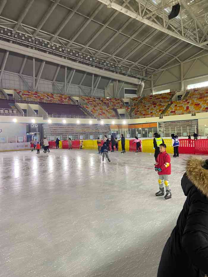 松江大学城体育馆滑冰馆