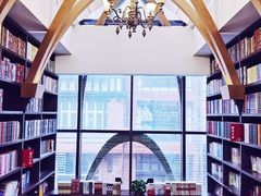 -钟书阁(松江泰晤士小镇店)